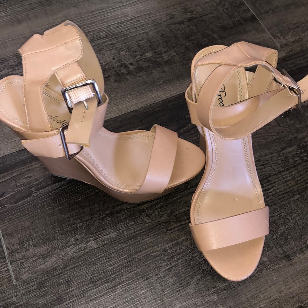 Nude Wedges